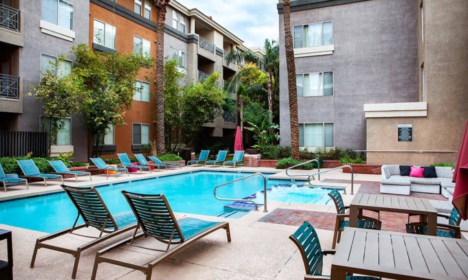 Entertainment District Condominio | 4 Bedroom / 4 Bath Condos in Old Town Scottsdale