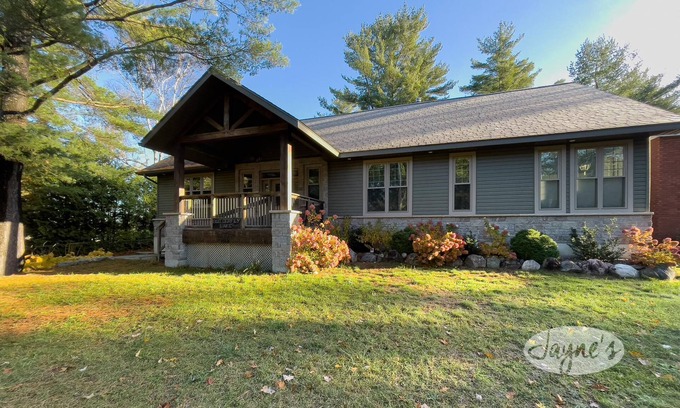 Bala Cabaña | 4 bedroom, 4 bath, Quiet Butterfly Lake! Port Carling! Cozy & Spacious!