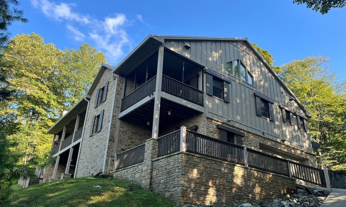 Wolf Laurel Casa | 4 Bedroom + 4 Bathroom Mountain Home at 4,700ft Views of Blue Ridge Mts + Big Bald + Spa + Elevator