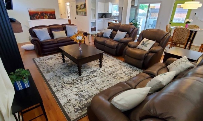 Hampden Casa | 4-bedroom 5 beds house with WiFi, AC and wheelchair accessible in Denver