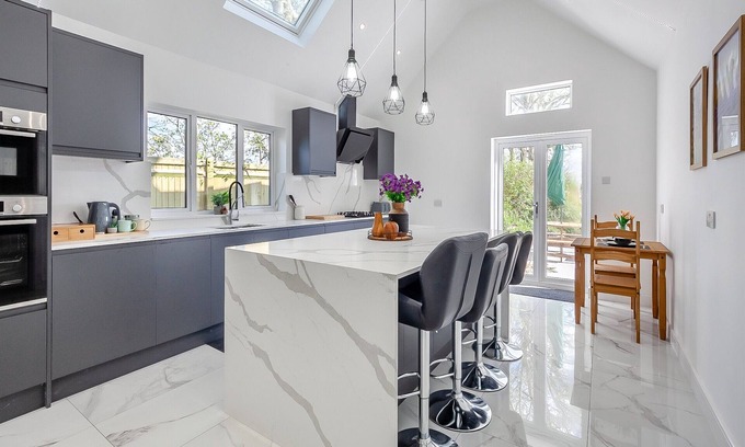 East Grinstead Cabaña | 4 bedroom accommodation in East Grinstead