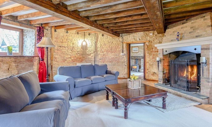 Tilney Fen End Cabaña | 4 bedroom accommodation in Shouldham Thorpe, near Kings Lynn