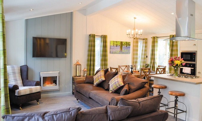 Holton Heath Cabina | 4 bedroom accommodation in Holton Heath