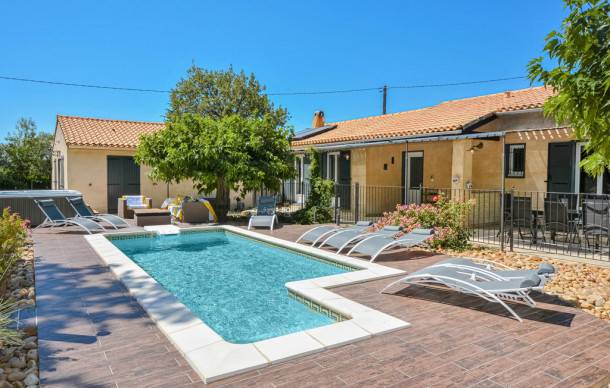 Eyragues Casa | 4 bedroom accommodation in Eyragues