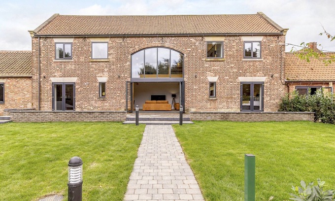 Mansfield Cabaña | 4 bedroom accommodation in Edwinstowe