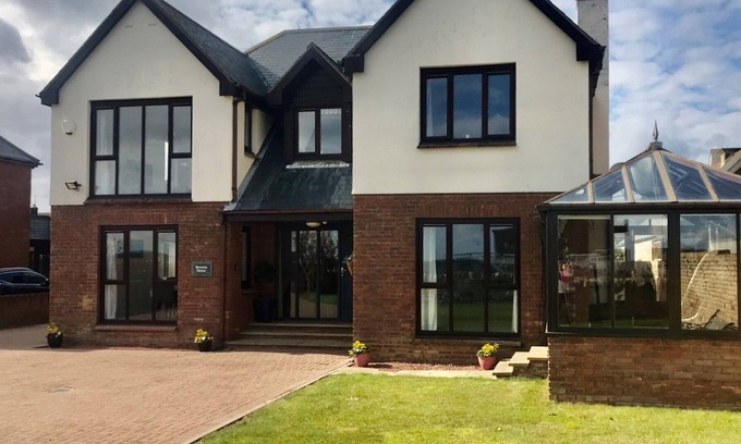 North Sunderland Cabaña | 4 bedroom accommodation in Seahouses