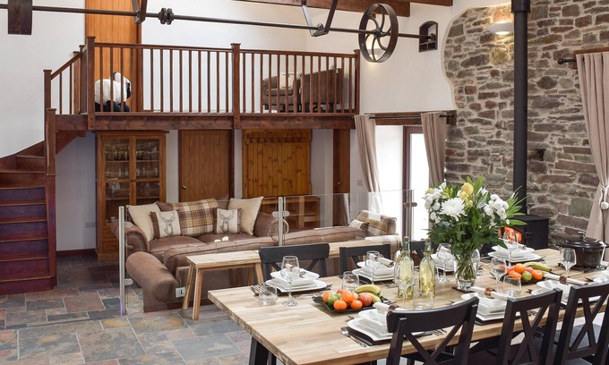 Ferryside Cabaña | 4 bedroom accommodation in Ferryside, near Carmarthen