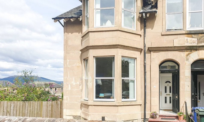 Port Bannatyne Cabaña | 4 bedroom accommodation in Port Bannatyne, near Rothesay, Isle of Bute