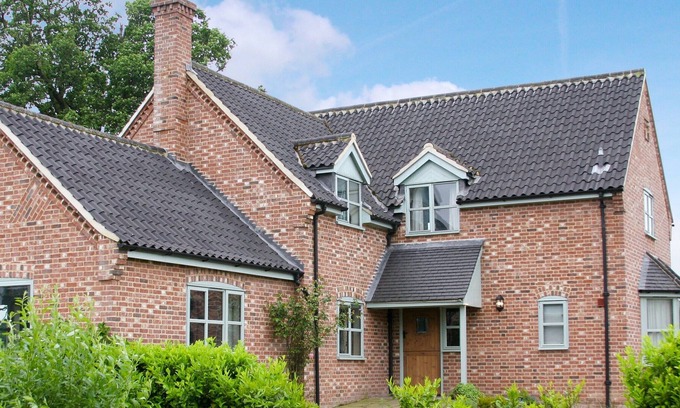 Hopton Cabaña | 4 bedroom accommodation in Heckingham, near Loddon