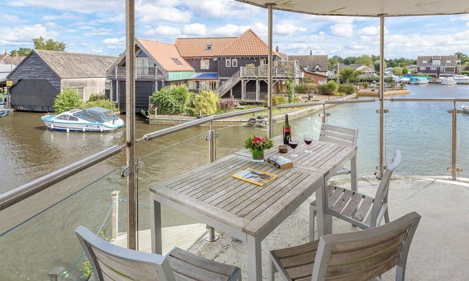 Hoveton Cabaña | Alojamiento de 4 habitaciones en Wroxham, near Norwich