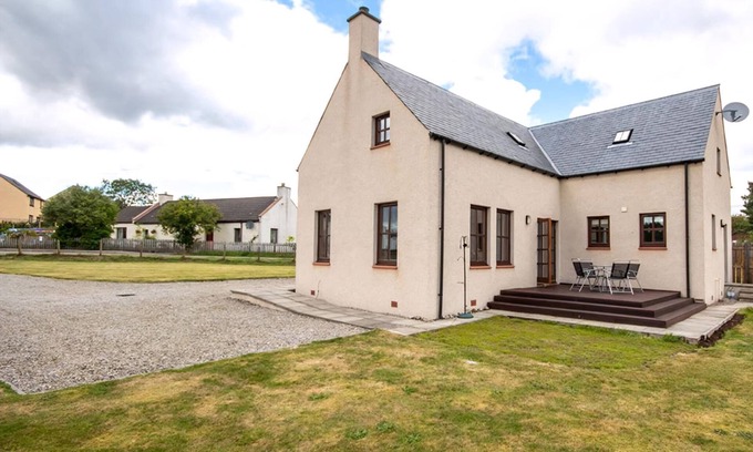 Edderton Cabaña | A rural location close to the Dornoch Firth and within a few miles of the NC500 touring route.