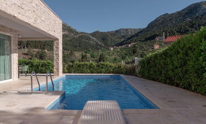 Pitve Casa | 4 bedroom accommodation in Jelsa