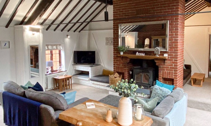 New Forest District Cabaña | 4 bedroom accommodation in Sopley, near Burton