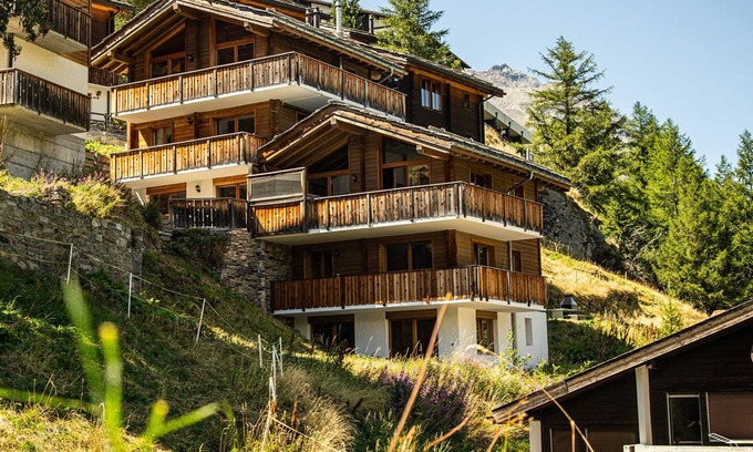 Saas-Fee Chalet De Esquí | 4-Bedroom Alpine Chic Escape at Chalet Mouton in Saas-Fee!