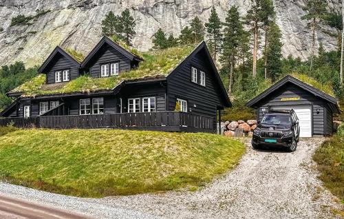 Valle Casa | 4 Bedroom Awesome Home In Rysstad