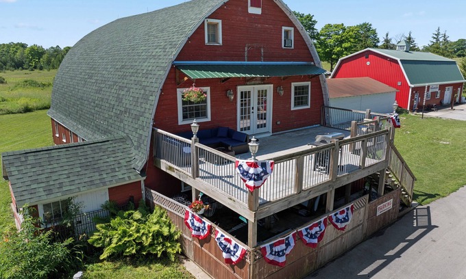 Sister Bay Casa | 4-bedroom barn in terrific Sister Bay with WiFi, AC. Enjoy your stay
