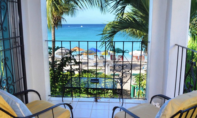 Paynes Bay Casa | 4-bedroom beachfront house in beautiful Paynes Bay. Pause or play every day!