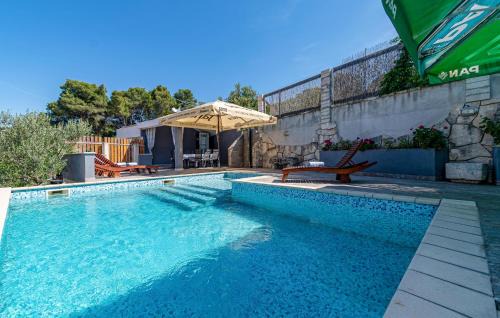 Medvinjak Apartamento | 4 Bedroom Beautiful Apartment In Korcula