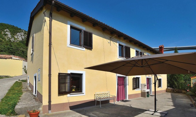 Koper Casa | Hermosa casa de 4 dormitorios en Crni.