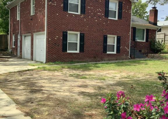 Terry Sanford Casa | 4-bedroom brick home with a full kitchen, king size bed and all the space you need for you and your large family on your getaway.
