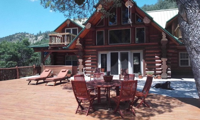 Ocampo Cabina | 4-bedroom charm cabin in a sanctuary of biodiversity and conservation