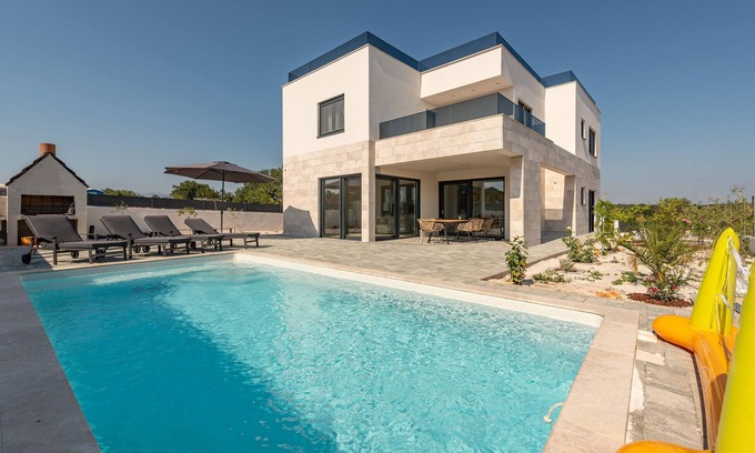 Poljica Casa | Acogedora casa de 4 dormitorios en.