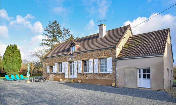 Lithaire Casa | 4 Bedroom Cozy Home In Montsenelle