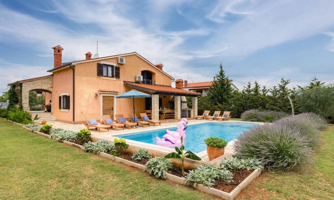 Muntic Casa | Acogedora casa de 4 dormitorios en Pula