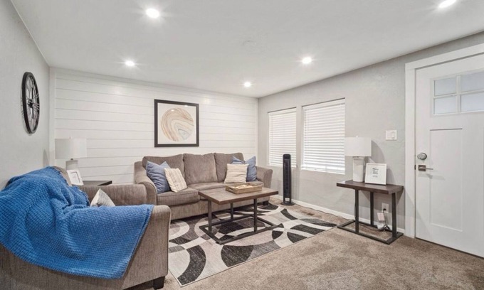 Fairpark Casa | 4 Bedroom + Den, Family Friendly, 5 mins to City!