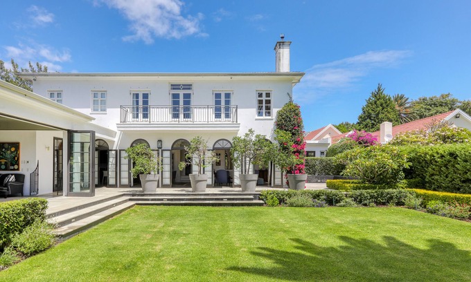 Bishopscourt Casa | 4 Bedroom Family Home in Bishopscourt
