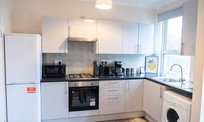 College Park and Old Oak Apartamento | 4 Bedroom Flat with high-speed Wi-Fi in North Acton Ealing West London