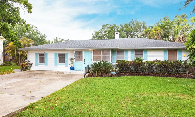 Osprey Casa | 4-bedroom heated pool house 5 minutes to the beach