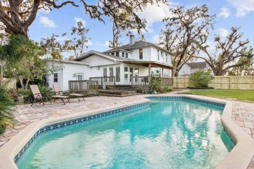 Dade City Casa | 4 Bedroom Historic House, Pool, Downtown Dade City