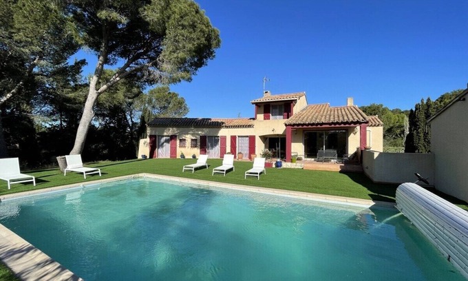 Lezignan-Corbieres Villa | 4 bedroom house in the heart of the pine forest with swimming pool