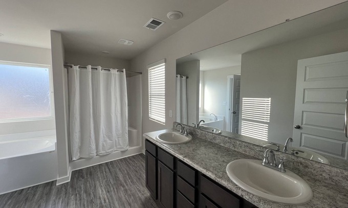 Normal Casa | 4-Bedroom Home in Northwest Hunstville