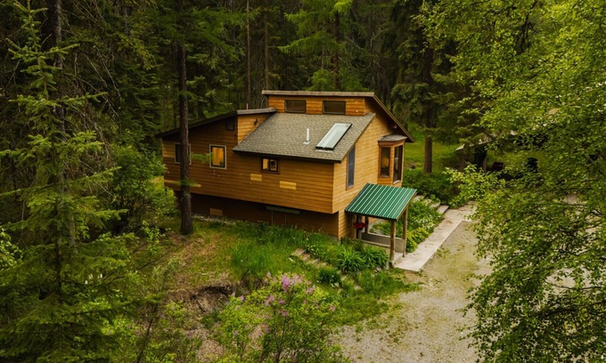 Whitefish Casa | 4-bedroom home in secluded Whitefish neighborhood with AC - 10 min from downtown