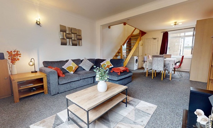 Milton Casa | 4 Bedroom Home - Sleeps 10 - Free Parking