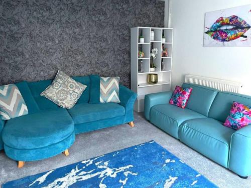 Bon-y-maen Casa | 4-bedroom home with off-road parking