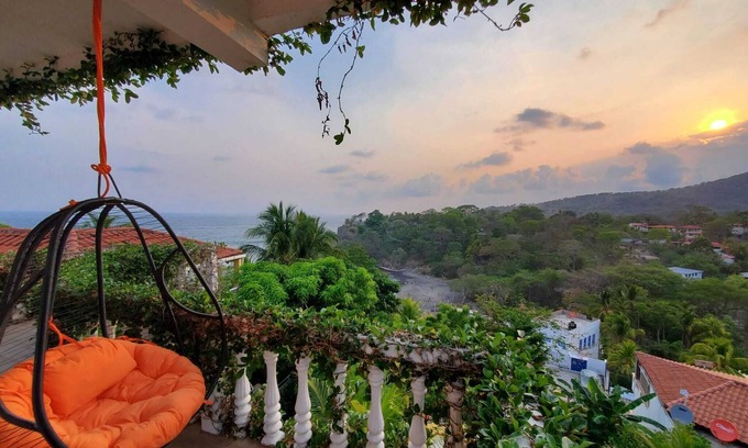 Tamanique Casa | 4-bedroom house by the beach with AC, WiFi.