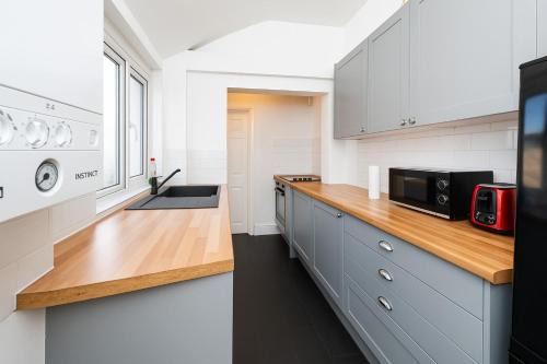 Kettering Casa | 4 Bedroom House For Corporate Stays in Kettering