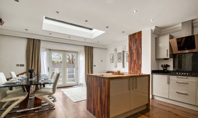 Turnham Green Casa | 4 Bedroom House in Chiswick