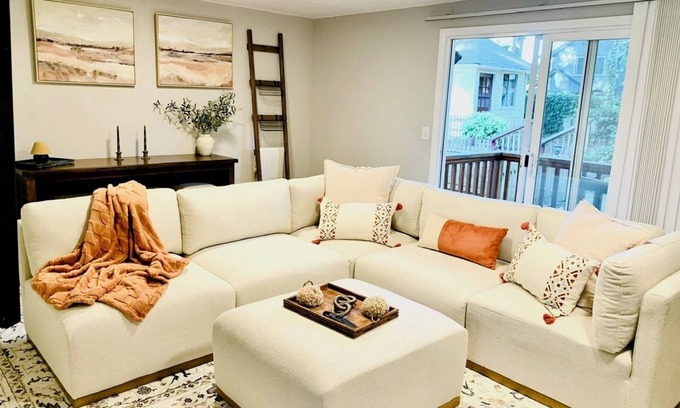 Kirkland Casa | 4-bedroom house in lovely Kirkland2 with AC, fully fenced