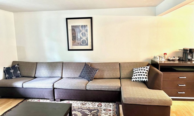Hudson Casa | 4-bedroom house in tranquil Hudson