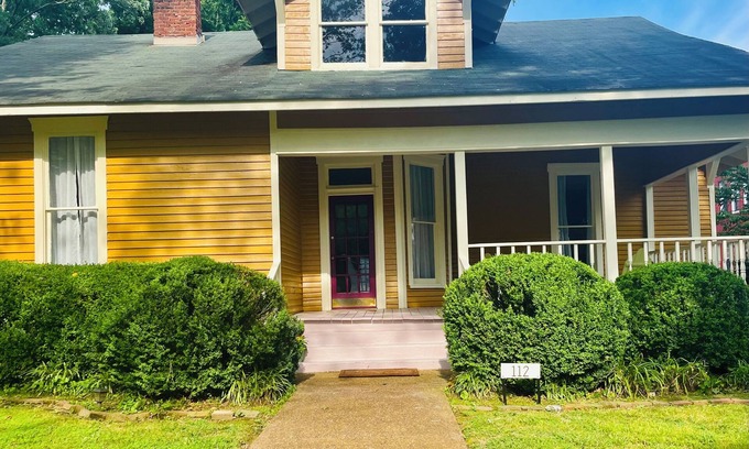 Bell Buckle Casa | 4-bedroom house in charming Bell Buckle with AC, WiFi. Enjoy your stay