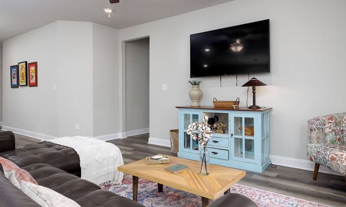 Independence Casa | 4-bedroom house in superb Independence with AC