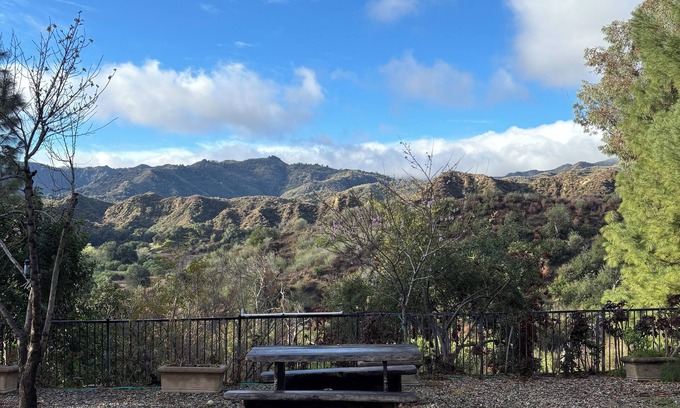 Stevenson Ranch Casa | 4-bedroom house in wonderful Stevenson Ranch with WiFi, AC