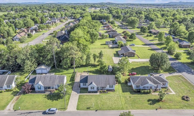 Murfreesboro Casa | 4-bedroom house with 2 King beds in enchanting Murfreesboro. Welcome home!