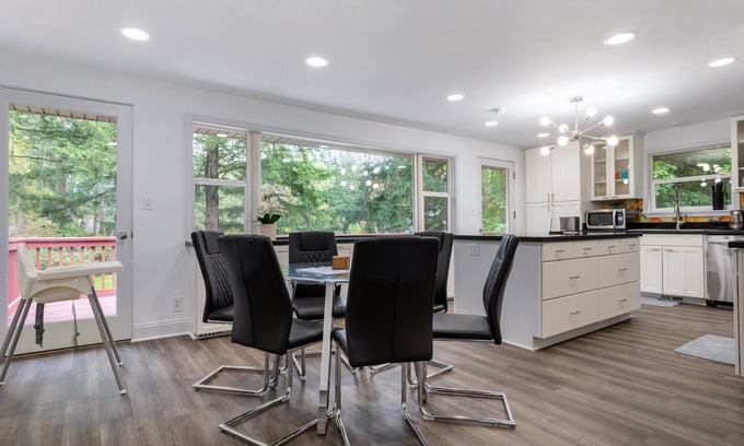 Sammamish Casa | 4-bedroom house with MIL suite
