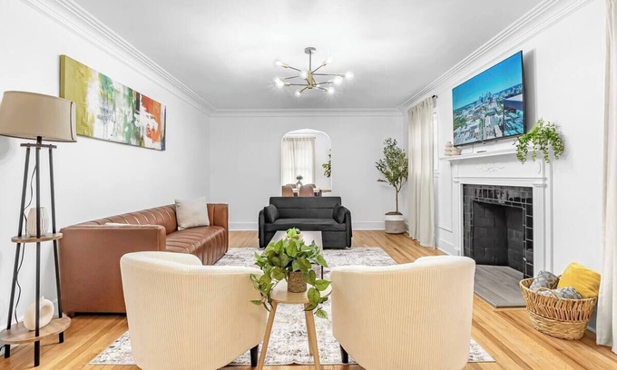 Mountain Island Casa | 4 Bedroom King bed 7 Min to Uptown 10Min to Airport