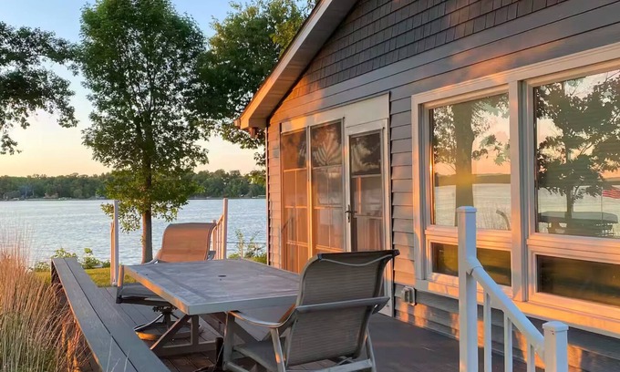 Faribault Cabina | 4-bedroom Lake cabin on Roberds Lake with WiFi, AC. Close to Faribault.